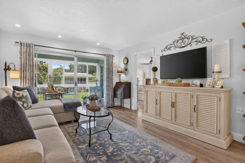 Condo in Coconut Creek, Florida, 2 bedrooms  № 2173383 - photo 16