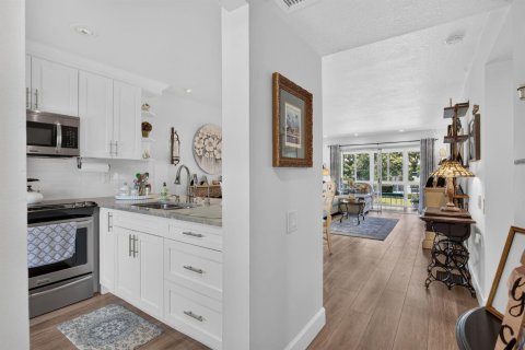Condo in Coconut Creek, Florida, 2 bedrooms  № 2173383 - photo 6