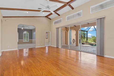 House in Punta Gorda, Florida 3 bedrooms, 248.42 sq.m. № 2110389 - photo 14