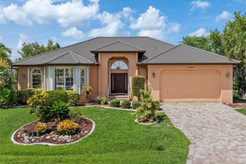House in Punta Gorda, Florida 3 bedrooms, 248.42 sq.m. № 2110389 - photo 7