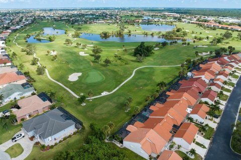 House in Punta Gorda, Florida 3 bedrooms, 248.42 sq.m. № 2110389 - photo 8
