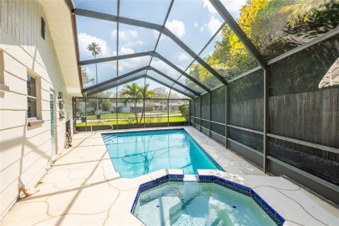 Villa ou maison à vendre à Clearwater, Floride: 2 chambres, 159.14 m2 № 1518584 - photo 4