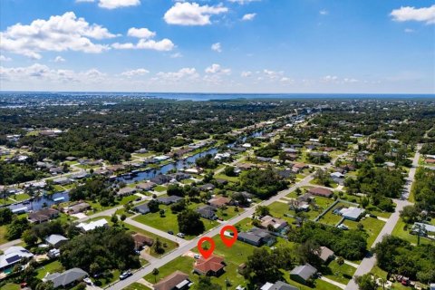 House in Port Charlotte, Florida 3 bedrooms, 125.42 sq.m. № 1899743 - photo 30