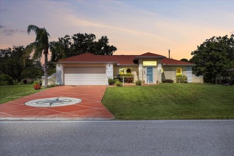 House in Port Charlotte, Florida 3 bedrooms, 125.42 sq.m. № 1899743 - photo 2