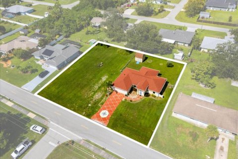 House in Port Charlotte, Florida 3 bedrooms, 125.42 sq.m. № 1899743 - photo 1