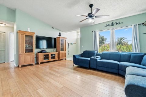House in Port Charlotte, Florida 3 bedrooms, 125.42 sq.m. № 1899743 - photo 10