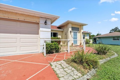 House in Port Charlotte, Florida 3 bedrooms, 125.42 sq.m. № 1899743 - photo 5