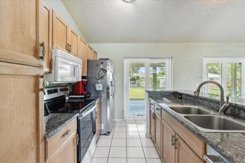 House in Port Charlotte, Florida 3 bedrooms, 125.42 sq.m. № 1899743 - photo 16