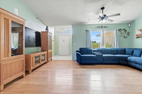 House in Port Charlotte, Florida 3 bedrooms, 125.42 sq.m. № 1899743 - photo 9