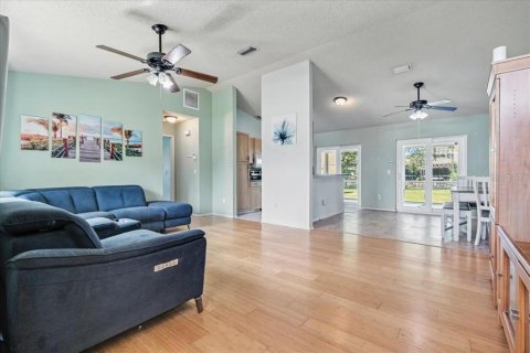 House in Port Charlotte, Florida 3 bedrooms, 125.42 sq.m. № 1899743 - photo 8