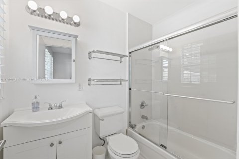 Снять в аренду квартиру в Майами-Бич, Флорида 2 спальни, 80.17м2, № 1958775 - фото 14