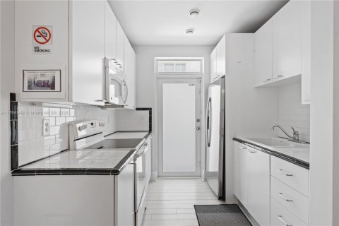 Снять в аренду квартиру в Майами-Бич, Флорида 2 спальни, 80.17м2, № 1958775 - фото 8