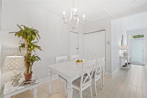 Снять в аренду квартиру в Майами-Бич, Флорида 2 спальни, 80.17м2, № 1958775 - фото 5