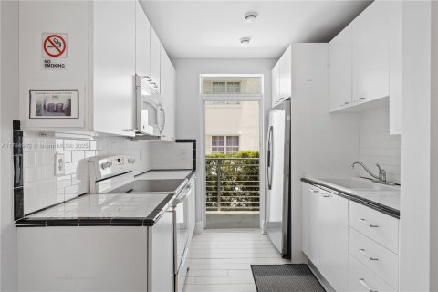 Снять в аренду квартиру в Майами-Бич, Флорида 2 спальни, 80.17м2, № 1958775 - фото 7