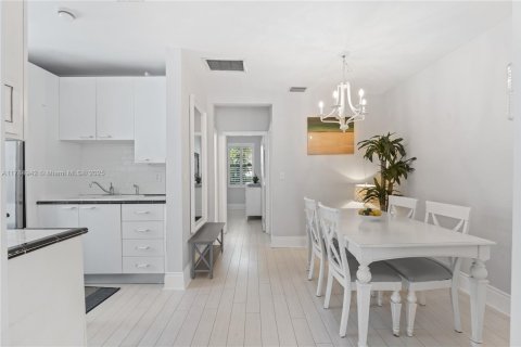 Снять в аренду квартиру в Майами-Бич, Флорида 2 спальни, 80.17м2, № 1958775 - фото 4