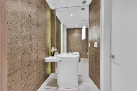 Condo in Sunny Isles Beach, Florida, 3 bedrooms  № 1860819 - photo 19