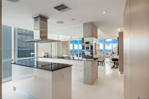 Condo in Sunny Isles Beach, Florida, 3 bedrooms  № 1860819 - photo 10
