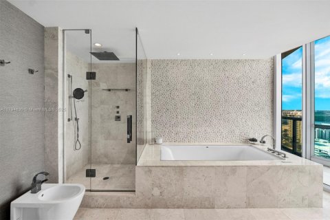 Condo in Sunny Isles Beach, Florida, 3 bedrooms  № 1860819 - photo 15