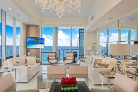 Condo in Sunny Isles Beach, Florida, 3 bedrooms  № 1860819 - photo 3