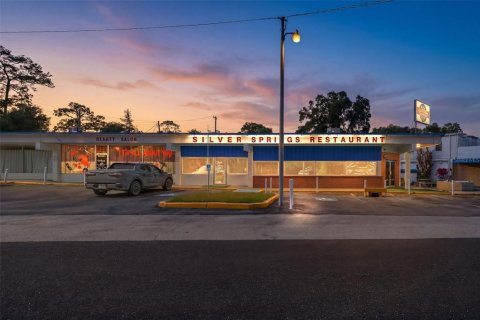 Commercial property in Silver Springs Shores, Florida 278.71 sq.m. № 2195148