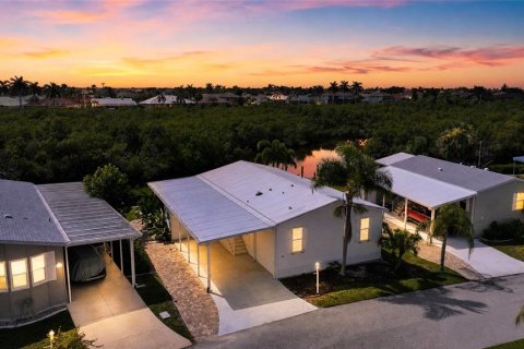 House in Punta Gorda, Florida 2 bedrooms, 125.6 sq.m. № 2306499
