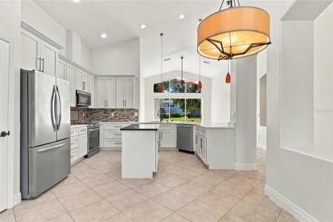 Casa en venta en Wesley Chapel, Florida, 4 dormitorios, 288.74 m2 № 2383516 - foto 8