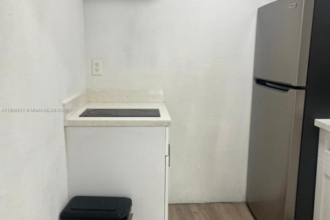 Commercial property in Miami, Florida 145.95 sq.m. № 1952588 - photo 9
