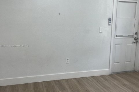 Commercial property in Miami, Florida 145.95 sq.m. № 1952588 - photo 4