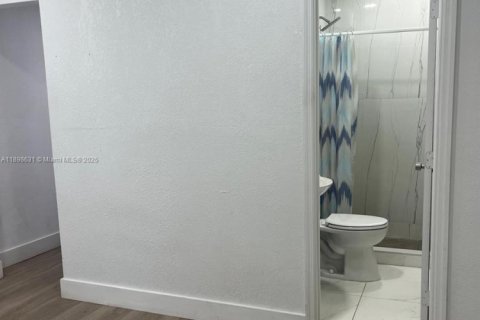 Commercial property in Miami, Florida 145.95 sq.m. № 1952588 - photo 6