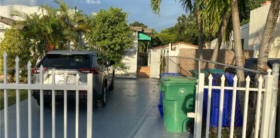 Commercial property in Miami, Florida 145.95 sq.m. № 1952588