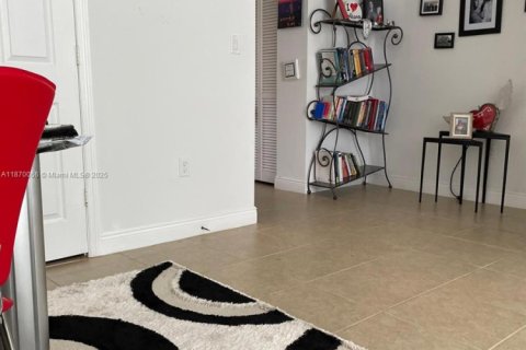 Townhouse in Pembroke Pines, Florida 2 bedrooms, 154.4 sq.m. № 1920427 - photo 9