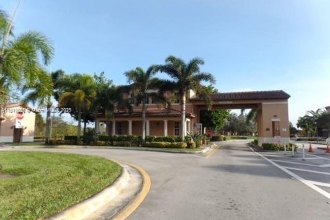 Townhouse in Pembroke Pines, Florida 2 bedrooms, 154.4 sq.m. № 1920427 - photo 3