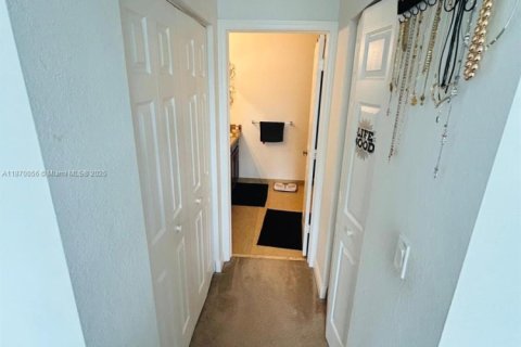 Townhouse in Pembroke Pines, Florida 2 bedrooms, 154.4 sq.m. № 1920427 - photo 17