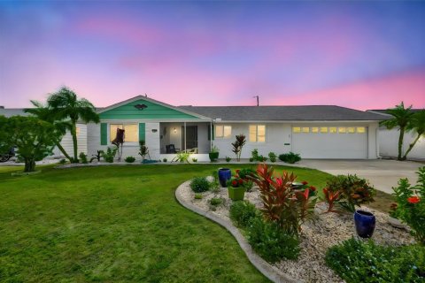 Casa en Sun City Center, Florida 2 dormitorios, 130.53 m2 № 2104859