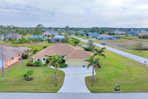 House in Rotonda, Florida 3 bedrooms, 177.44 sq.m. № 1559955 - photo 2