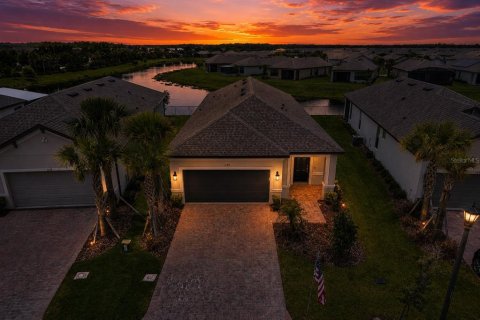 Casa en venta en Kissimmee, Florida, 3 dormitorios, 160.26 m2 № 2149674 - foto 3