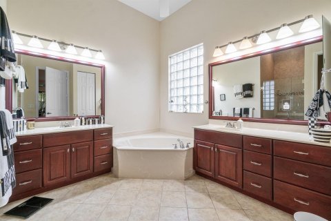 House in Boynton Beach, Florida 4 bedrooms, 226.31 sq.m. № 2182074 - photo 23