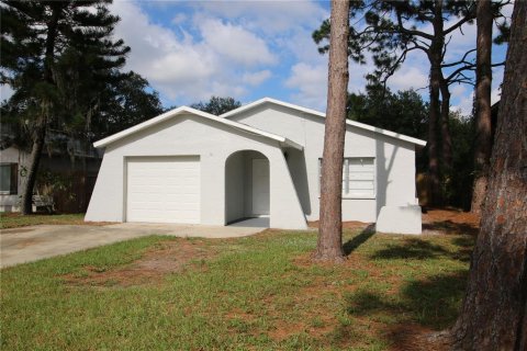 Villa ou maison à Pinellas Park, Floride 3 chambres, 111.48 m2 № 2358723