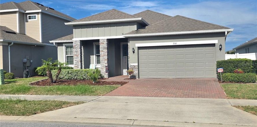 House in Orange City, Florida 3 bedrooms, 184.23 sq.m. № 2234463