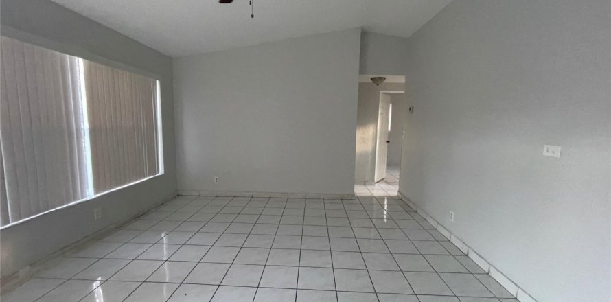 Villa ou maison à Margate, Floride 3 chambres № 1172303
