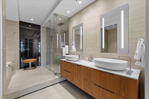 Condo in Miami Beach, Florida, 3 bedrooms  № 1881970 - photo 19