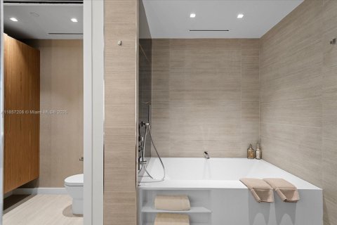 Condo in Miami Beach, Florida, 3 bedrooms  № 1881970 - photo 21