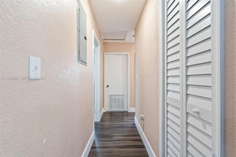 Купить виллу или дом в Хомстед, Флорида 4 спальни, 149.57м2, № 1996401 - фото 15