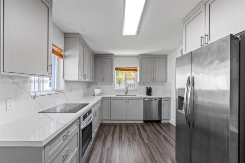 Купить виллу или дом в Хомстед, Флорида 4 спальни, 149.57м2, № 1996401 - фото 14