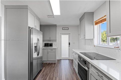 Купить виллу или дом в Хомстед, Флорида 4 спальни, 149.57м2, № 1996401 - фото 13