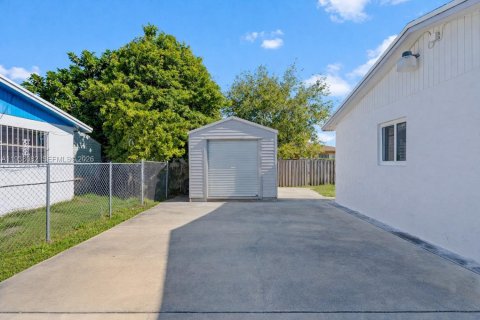 Купить виллу или дом в Хомстед, Флорида 4 спальни, 149.57м2, № 1996401 - фото 30