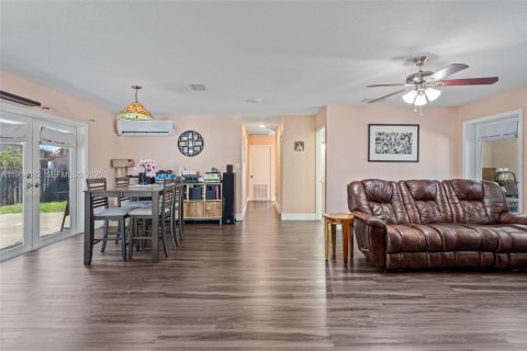 Купить виллу или дом в Хомстед, Флорида 4 спальни, 149.57м2, № 1996401 - фото 9