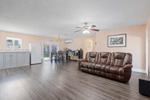 Купить виллу или дом в Хомстед, Флорида 4 спальни, 149.57м2, № 1996401 - фото 10