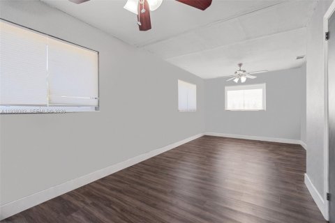 Купить виллу или дом в Хомстед, Флорида 4 спальни, 149.57м2, № 1996401 - фото 25