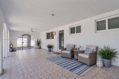 Купить виллу или дом в Хомстед, Флорида 4 спальни, 149.57м2, № 1996401 - фото 5
